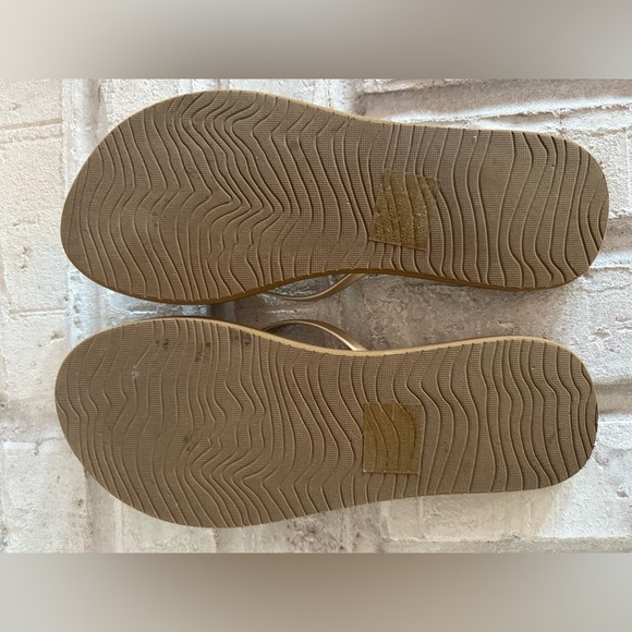 Reef Tan and Cream Sandals - Picture 2 of 4